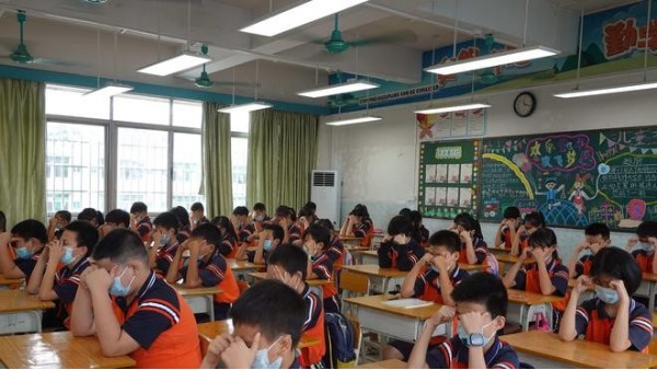 維格教育照明，點(diǎn)亮孩子未來的教室護(hù)眼燈